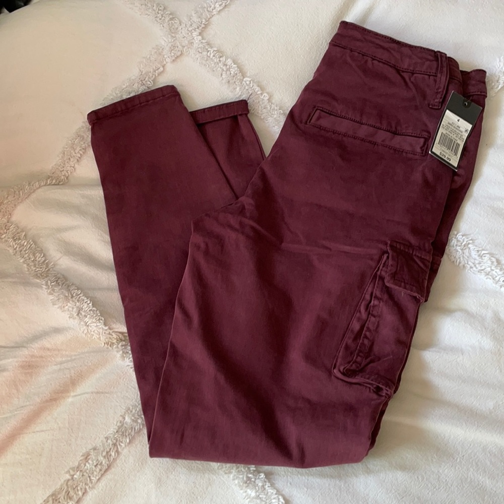 NWT high rise Jegging. Maroon color. 4R